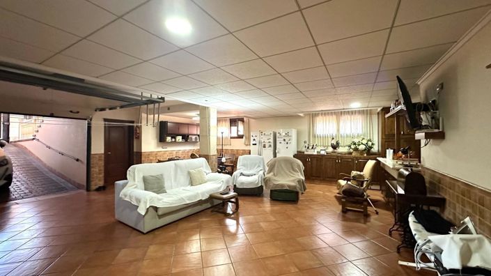 Image No.18-4 Bed Townhouse for sale