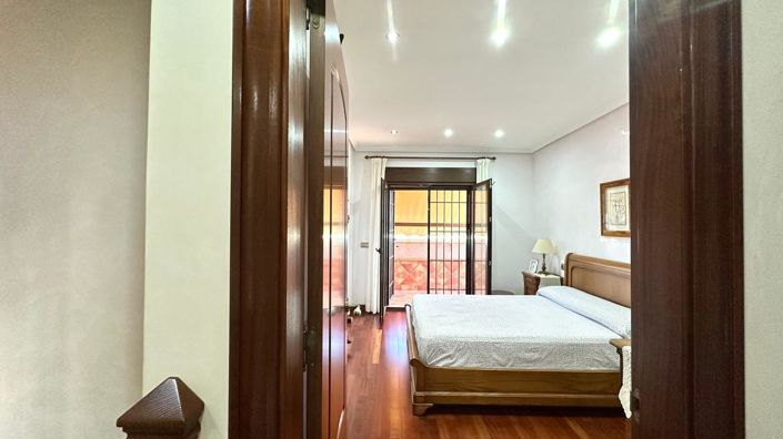 Image No.22-4 Bed Townhouse for sale