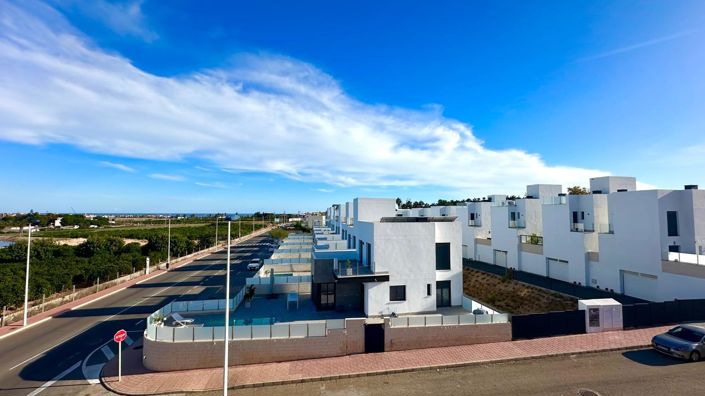 Image No.32-4 Bed Townhouse for sale