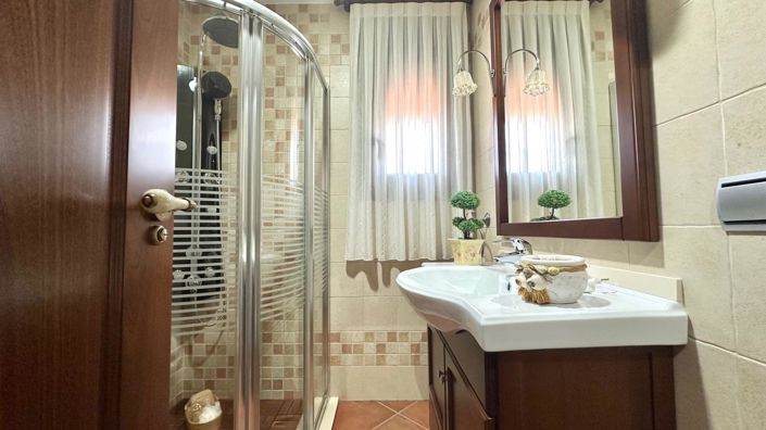 Image No.38-4 Bed Townhouse for sale