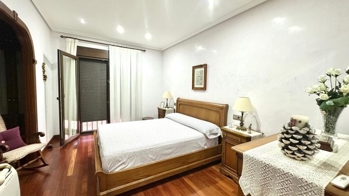 Image No.43-4 Bed Townhouse for sale