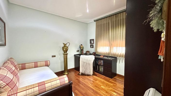 Image No.45-4 Bed Townhouse for sale