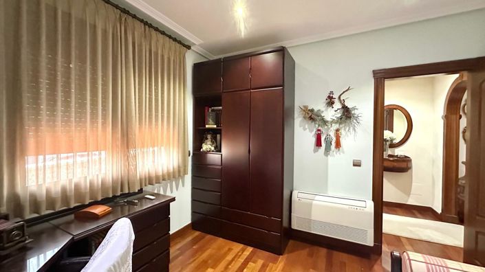 Image No.47-4 Bed Townhouse for sale