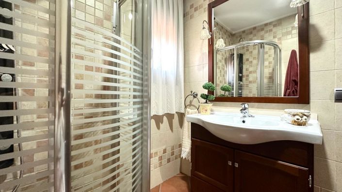 Image No.48-4 Bed Townhouse for sale