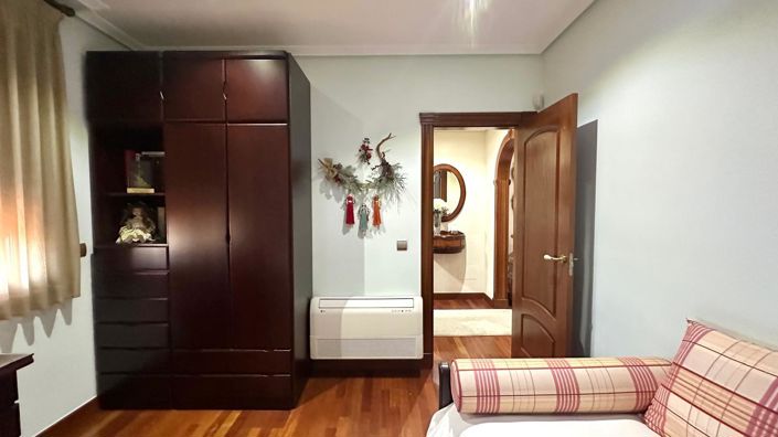 Image No.49-4 Bed Townhouse for sale