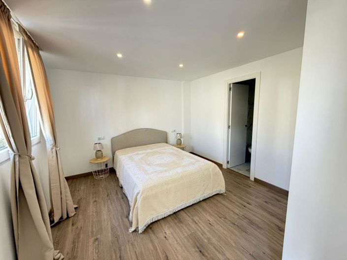 Image No.14-4 Bed House for sale