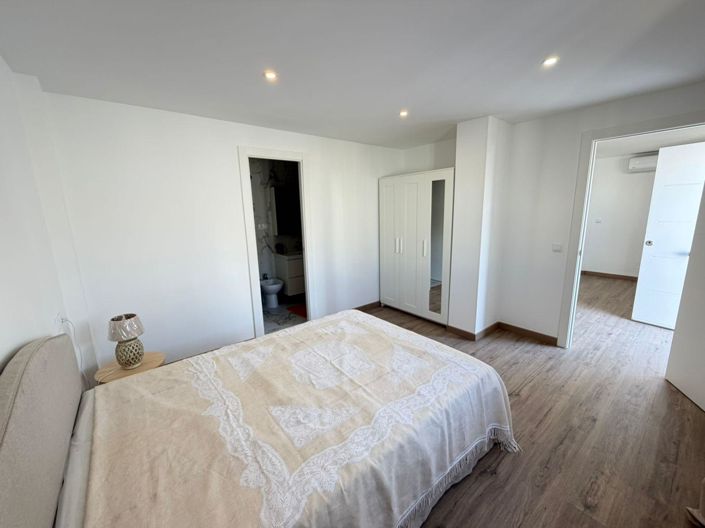 Image No.15-4 Bed House for sale