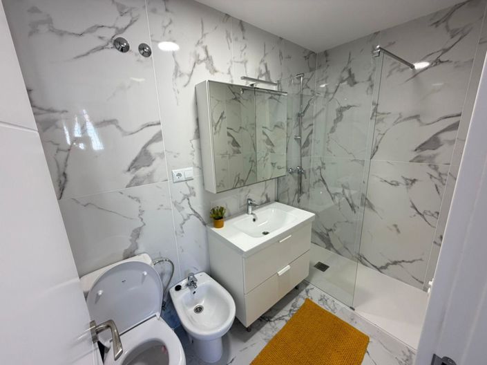 Image No.16-4 Bed House for sale