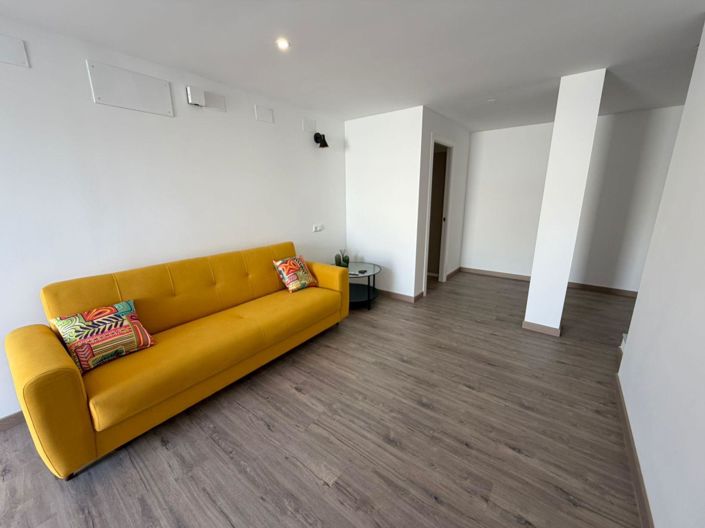 Image No.2-4 Bed House for sale