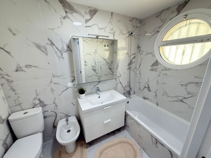 Image No.20-4 Bed House for sale