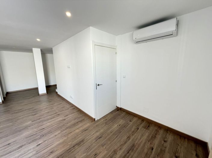 Image No.25-4 Bed House for sale