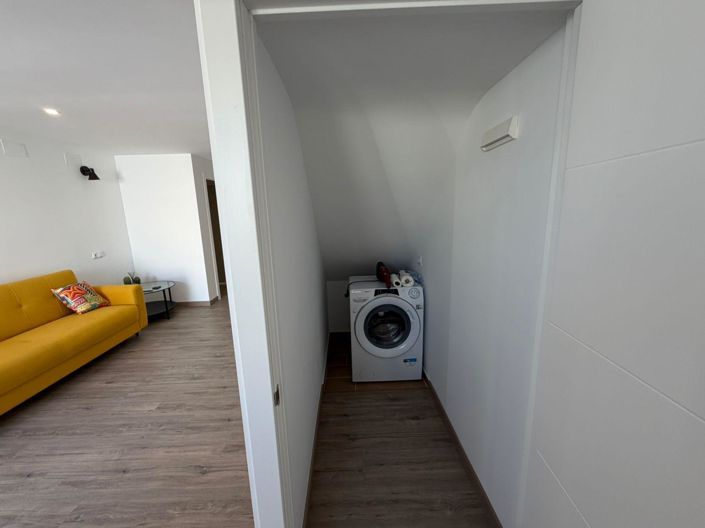 Image No.26-4 Bed House for sale