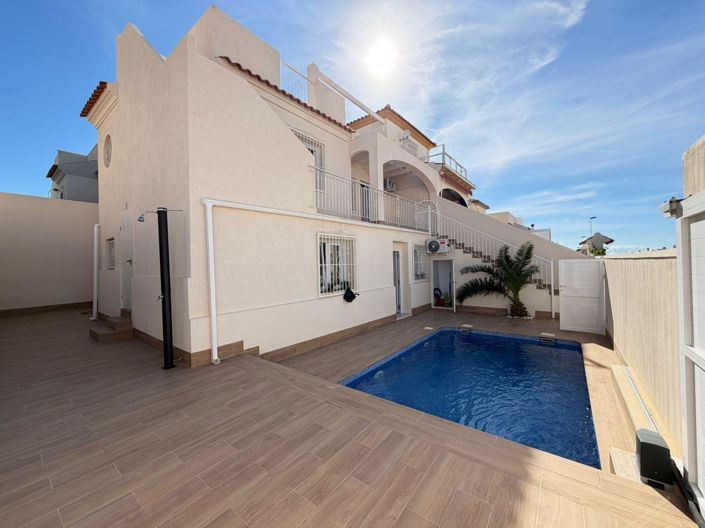 Image No.30-4 Bed House for sale