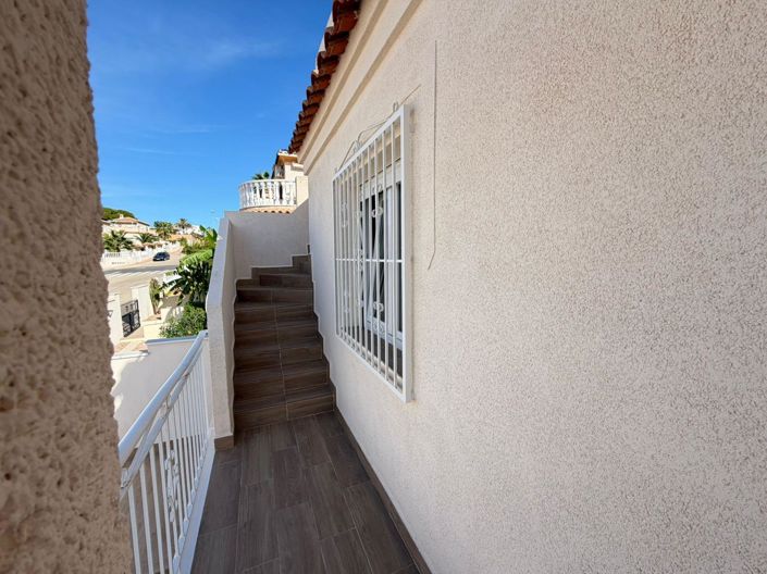 Image No.32-4 Bed House for sale