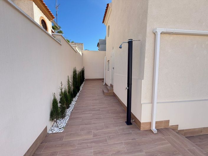 Image No.37-4 Bed House for sale