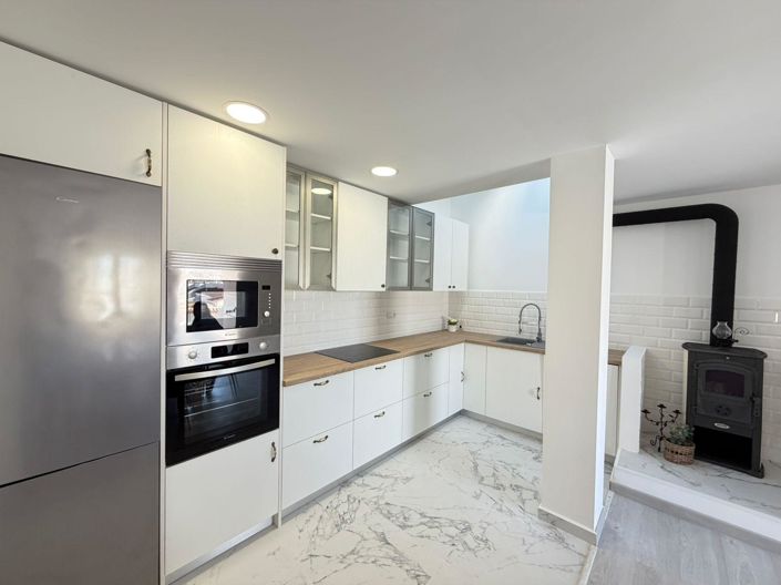 Image No.8-4 Bed House for sale