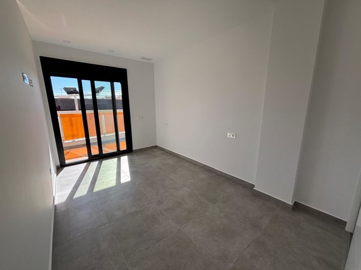 Image No.15-3 Bed Apartment for sale