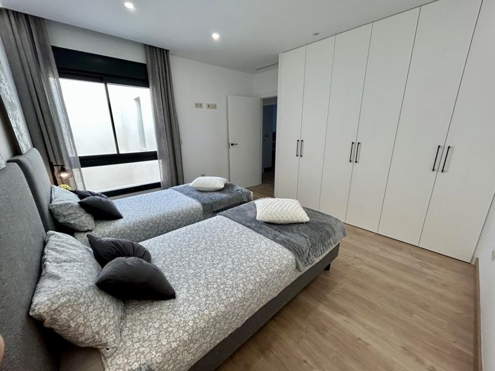 Image No.22-3 Bed Townhouse for sale