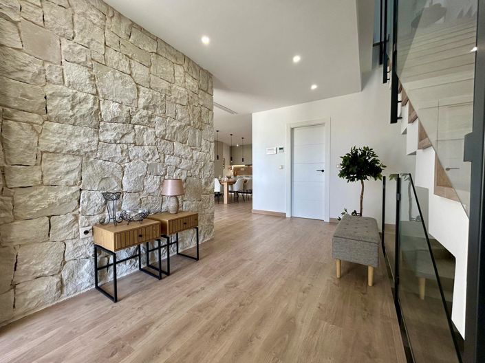 Image No.26-3 Bed Townhouse for sale