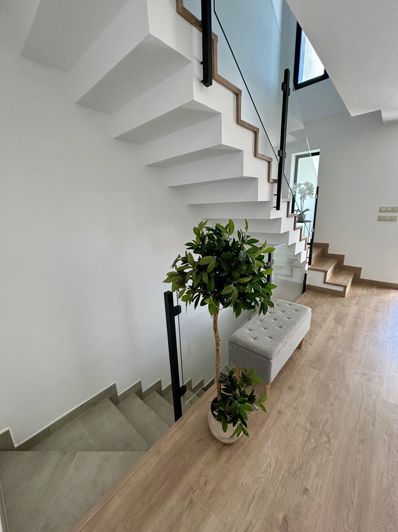 Image No.27-3 Bed Townhouse for sale