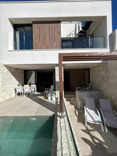 Image No.5-3 Bed Townhouse for sale