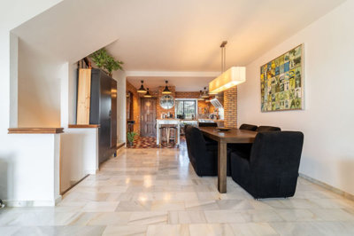 12-53013098fcab6c38b1379cd33298e050