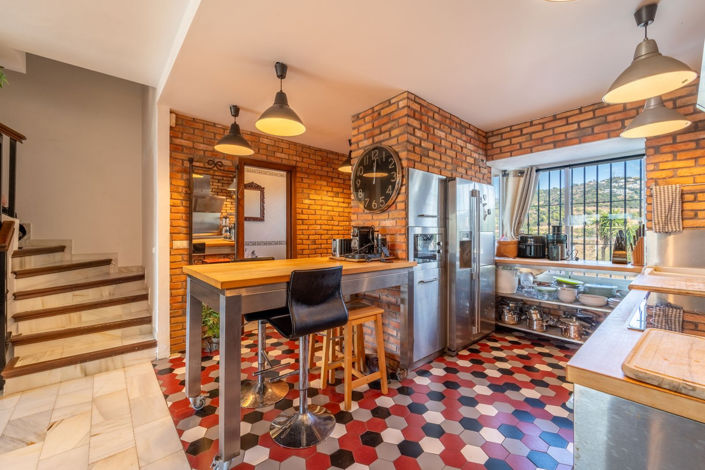 Image No.14-3 Bed Townhouse for sale