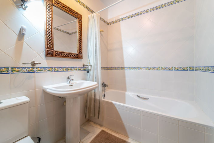 Image No.20-3 Bed Townhouse for sale