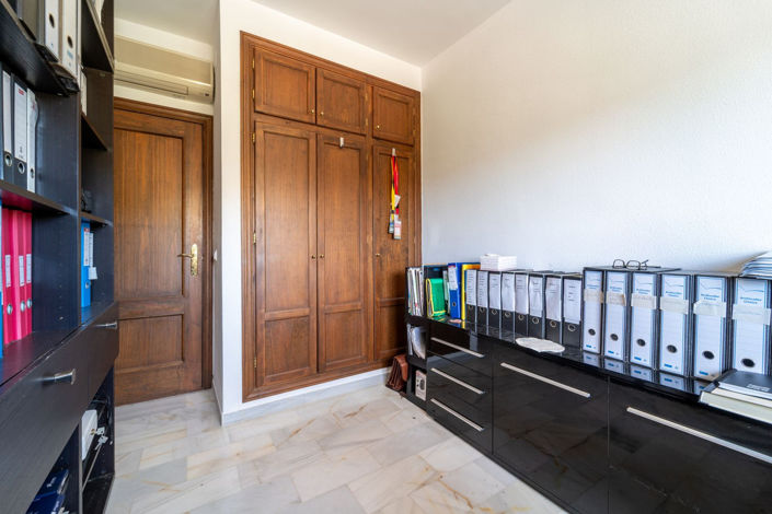 Image No.25-3 Bed Townhouse for sale