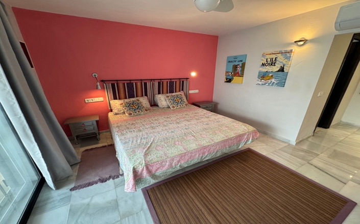 Image No.12-5 Bed Townhouse for sale