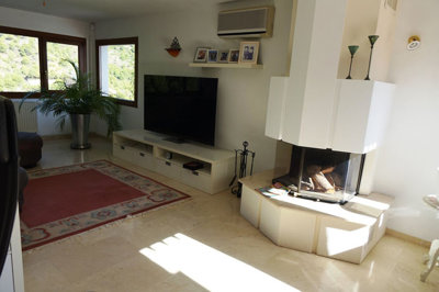 10-bb915d1cb19341576dcdc994b81ab9c5