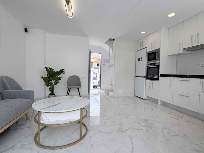 Image No.10-3 Bed Townhouse for sale