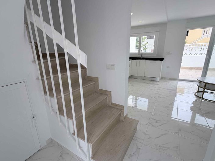 Image No.13-3 Bed Townhouse for sale