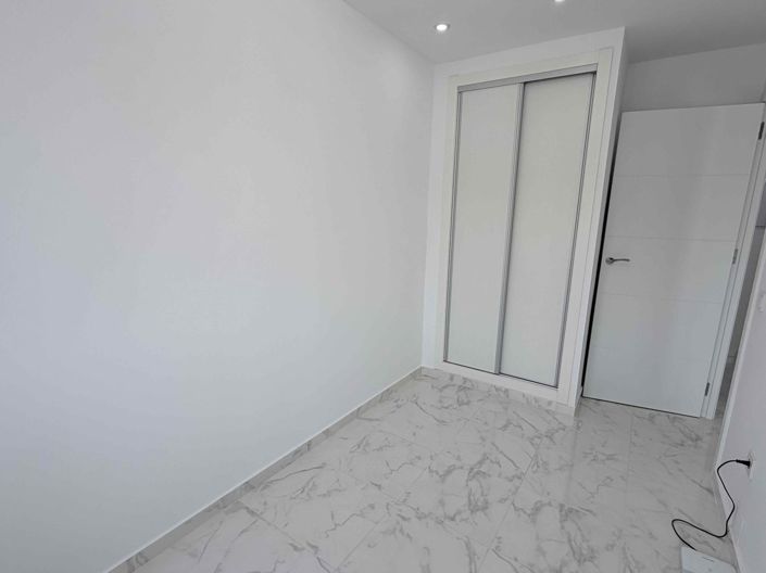 Image No.19-3 Bed Townhouse for sale