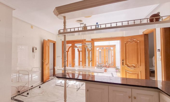 Image No.11-6 Bed Apartment for sale