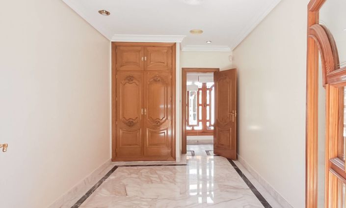 Image No.23-6 Bed Apartment for sale