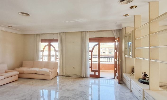 Image No.25-6 Bed Apartment for sale
