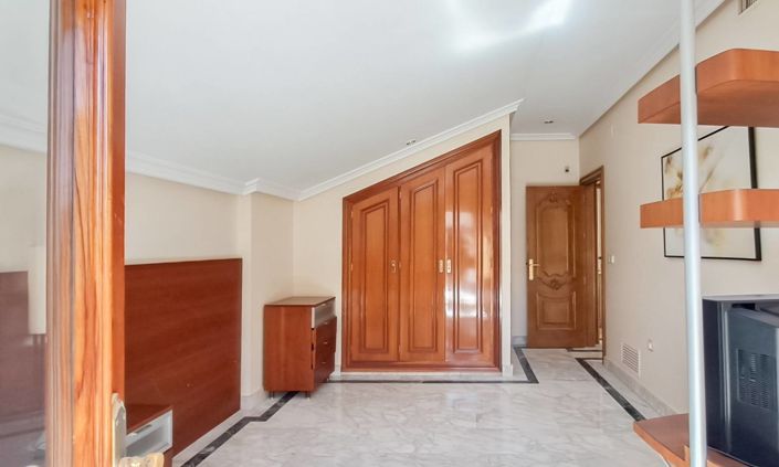 Image No.32-6 Bed Apartment for sale