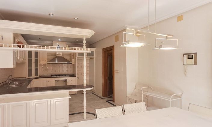 Image No.9-6 Bed Apartment for sale