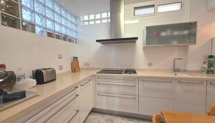 Image No.10-3 Bed House for sale