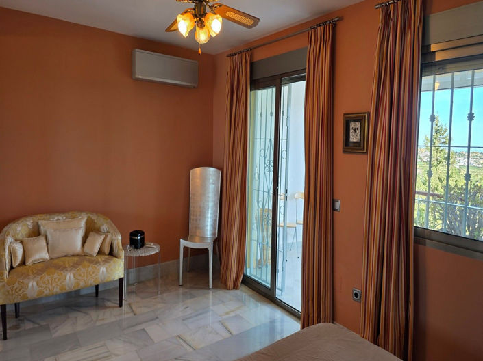 Image No.14-3 Bed House for sale