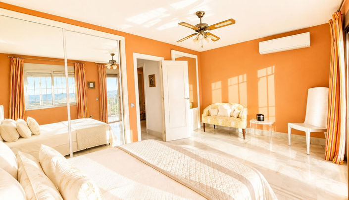Image No.15-3 Bed House for sale