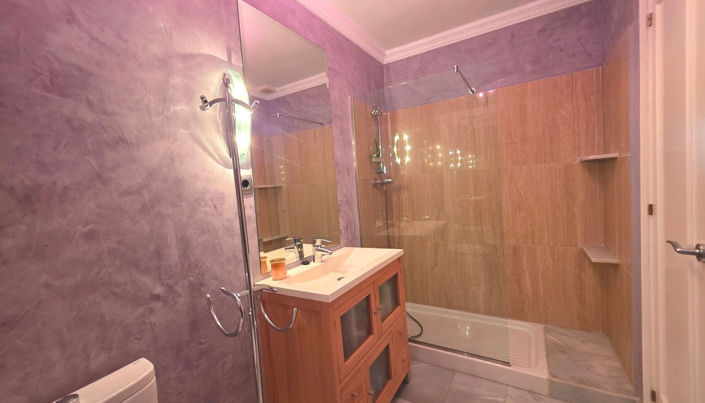 Image No.18-3 Bed House for sale