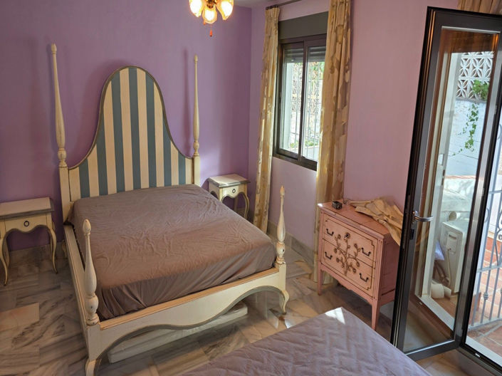 Image No.8-3 Bed House for sale