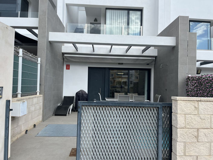 Image No.1-3 Bed House for sale