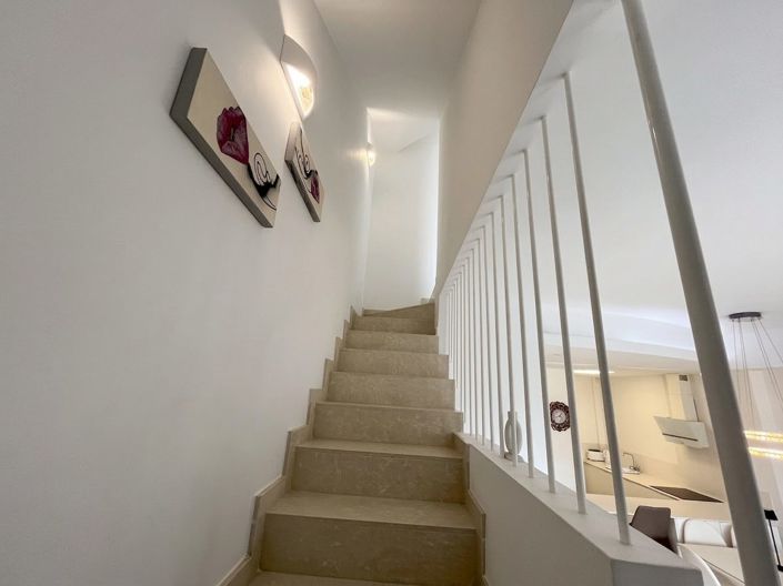 Image No.10-3 Bed House for sale
