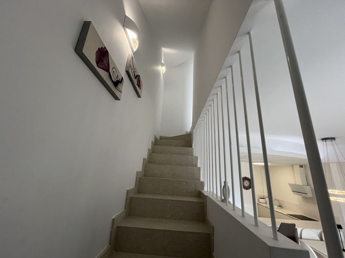 Image No.11-3 Bed House for sale