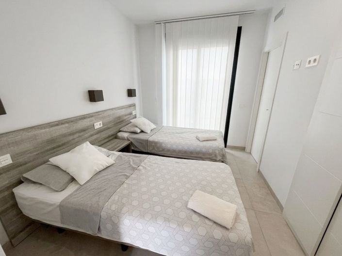 Image No.15-3 Bed House for sale