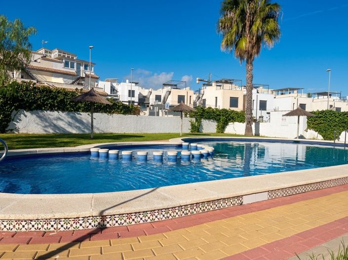 Image No.25-3 Bed House for sale