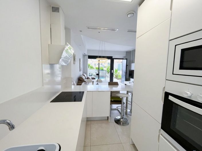 Image No.6-3 Bed House for sale